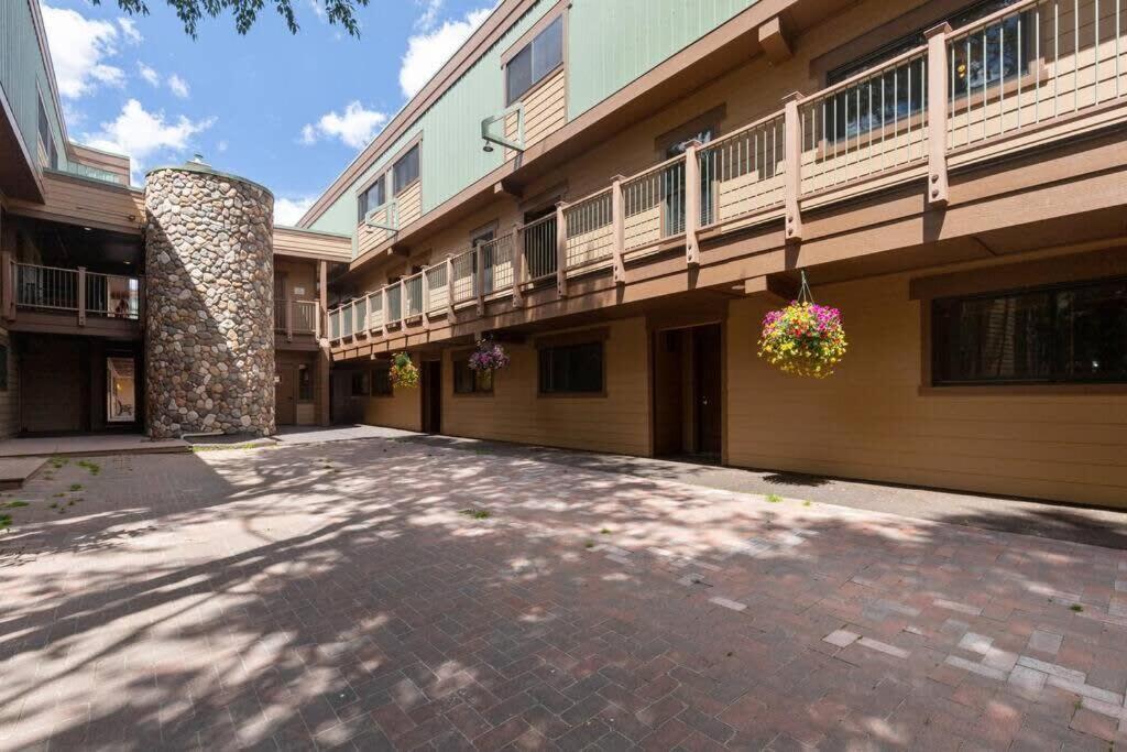 Downtown Chalet Close To Main St With Pool And Hot Tub Breckenridge Exterior photo
